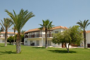 Property grounds - Maistros Hotel Apartments (Protaras)