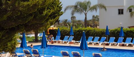 Seasonal outdoor pool, pool umbrellas, sun loungers