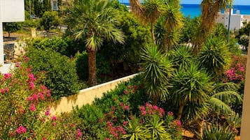 Apartment, 2 Bedrooms | Garden view
