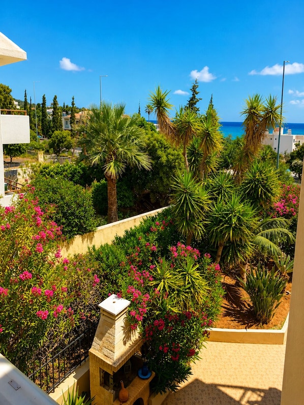 Apartment, 2 Bedrooms | Garden view