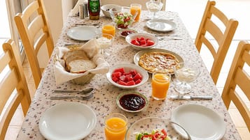 Daily cooked-to-order breakfast for a fee