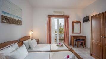 Standard Room | Frette Italian sheets, premium bedding, desk, blackout curtains