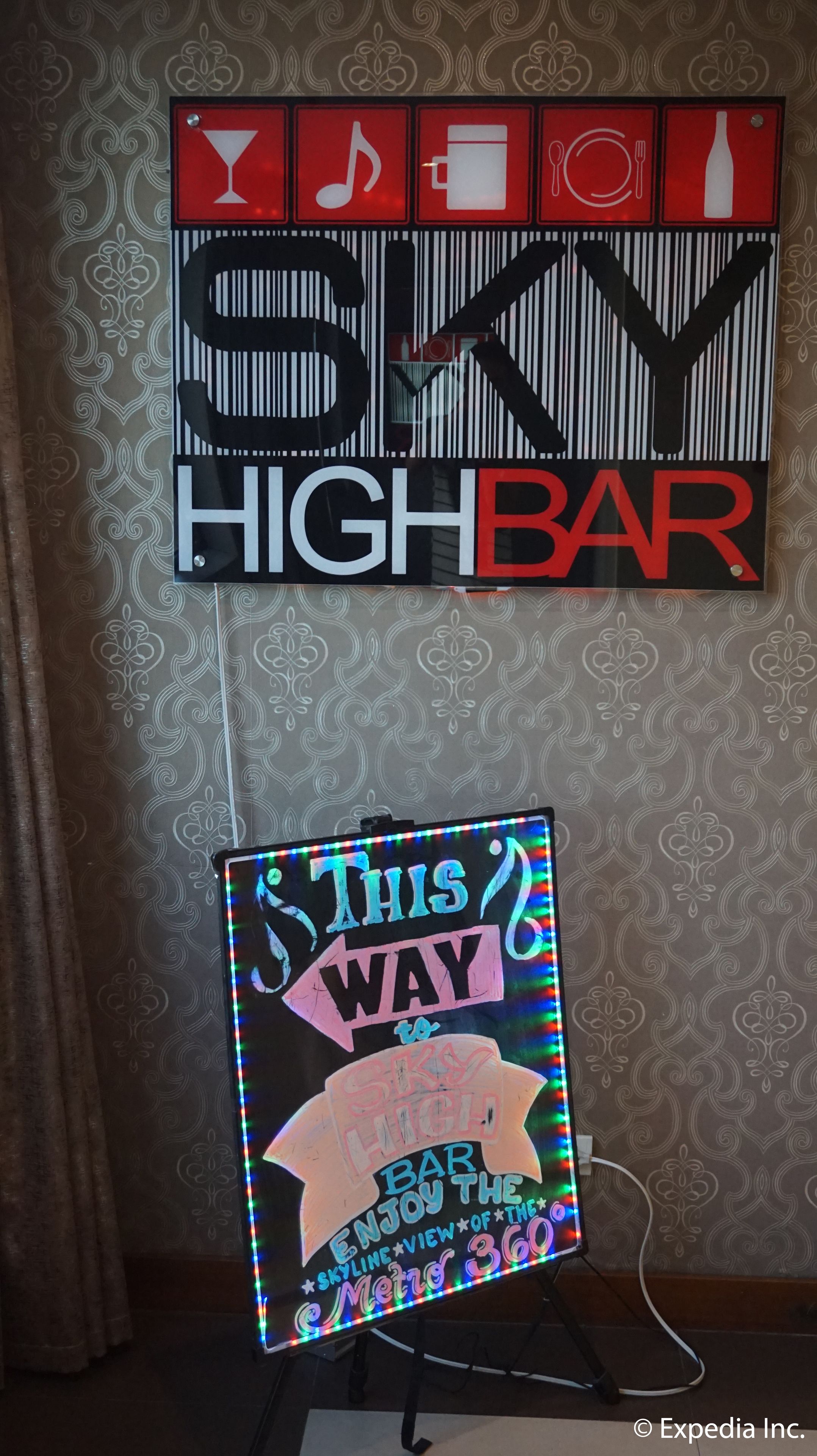 rooftop bar, al fresco dining