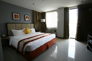 Deluxe Room ( 2 Breakfast and Spa Ticket - Adult Only ) | Minibar, in-room safe, individually furnished, desk - Ace Hotel & Suites (Pasig)
