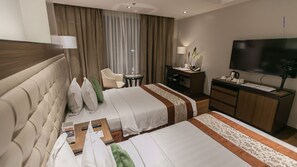 Deluxe Twin Room, 2 Katil Bujang (Single) | Bar mini, peti besi dalam bilik, meja, ruang kerja komputer riba 