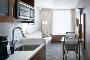 Suite, Kitchenette (One Room) | Premium bedding, in-room safe, desk, laptop workspace - Hotel Boutique at Grand Central (New York)