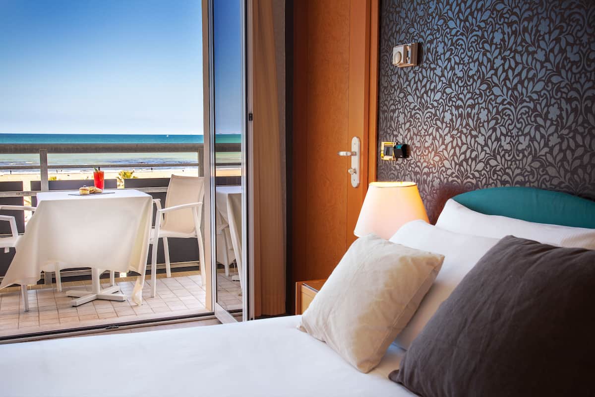 Panoramic Double or Twin Room, Sea View | Minibar, in-room safe, desk, free cribs/infant beds