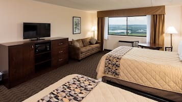 Bureau, fer et planche à repasser, lits bébé (en supplément)