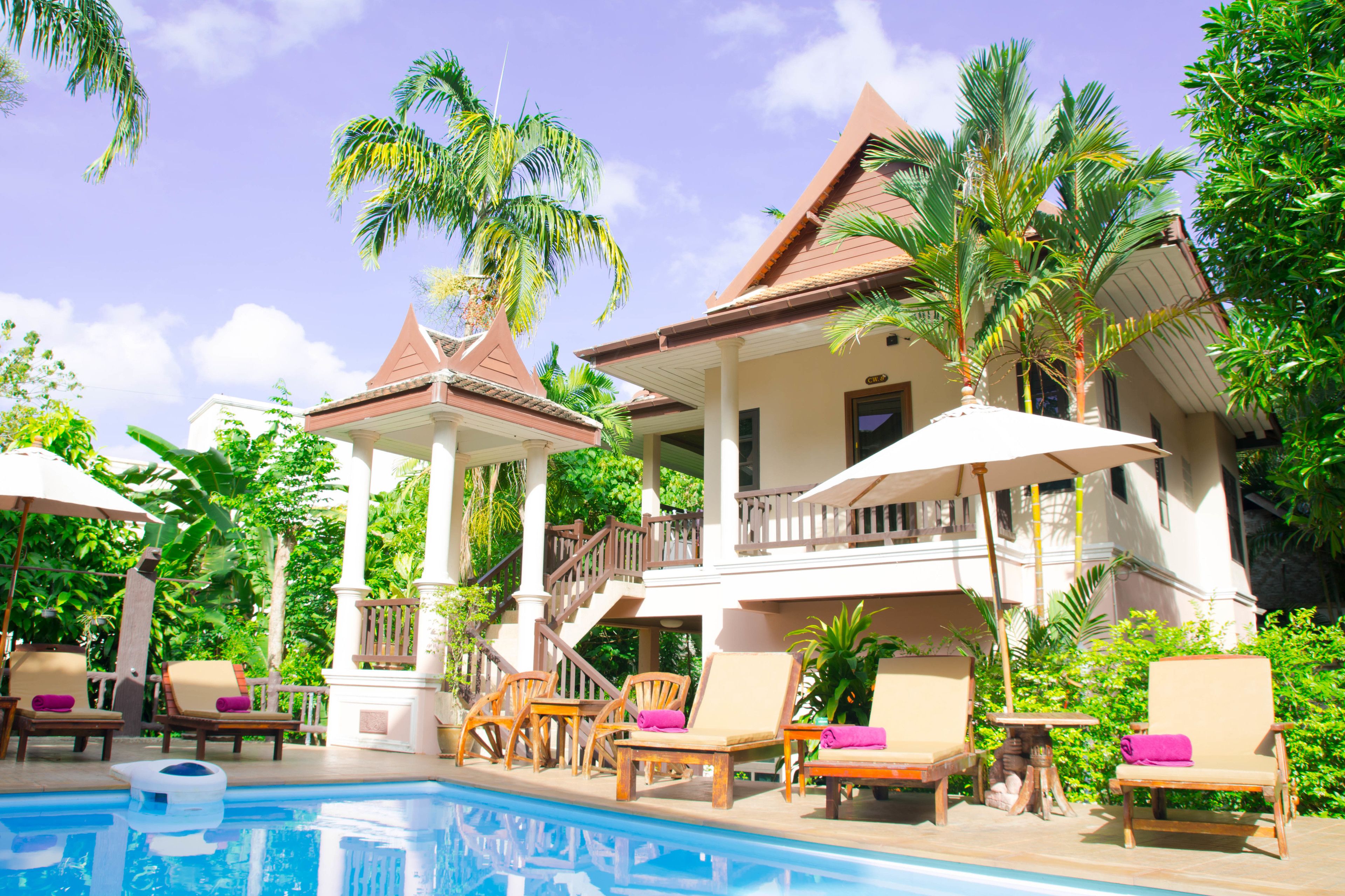 Indoor/outdoor pool