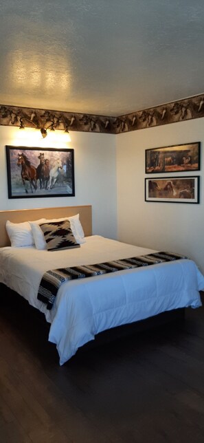 Schreibtisch, kostenloses WLAN, Bettwäsche