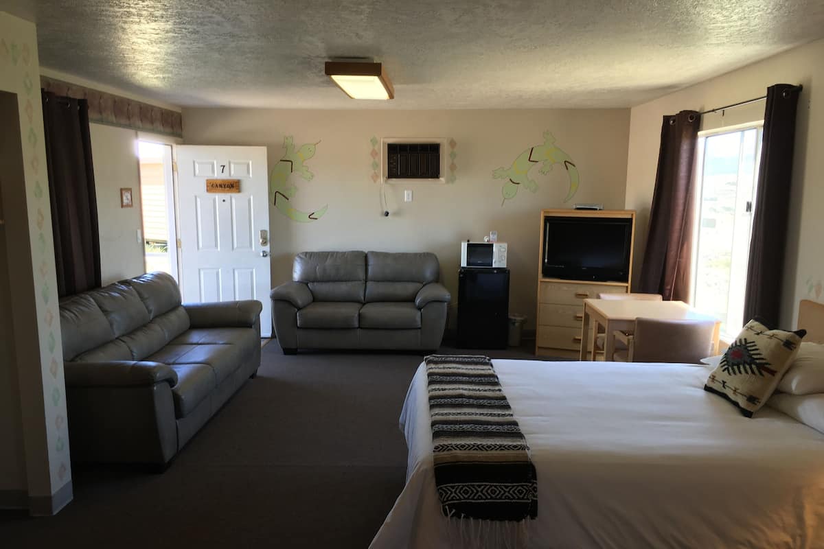 Desk, free WiFi, bed sheets