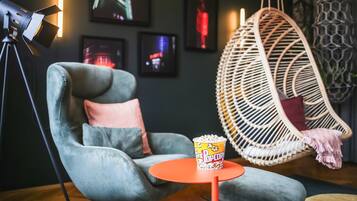 Departamento Deluxe, 3 habitaciones | Área de sala de estar | Smart TV, reproductor de DVD, estación para iPod y juguetes