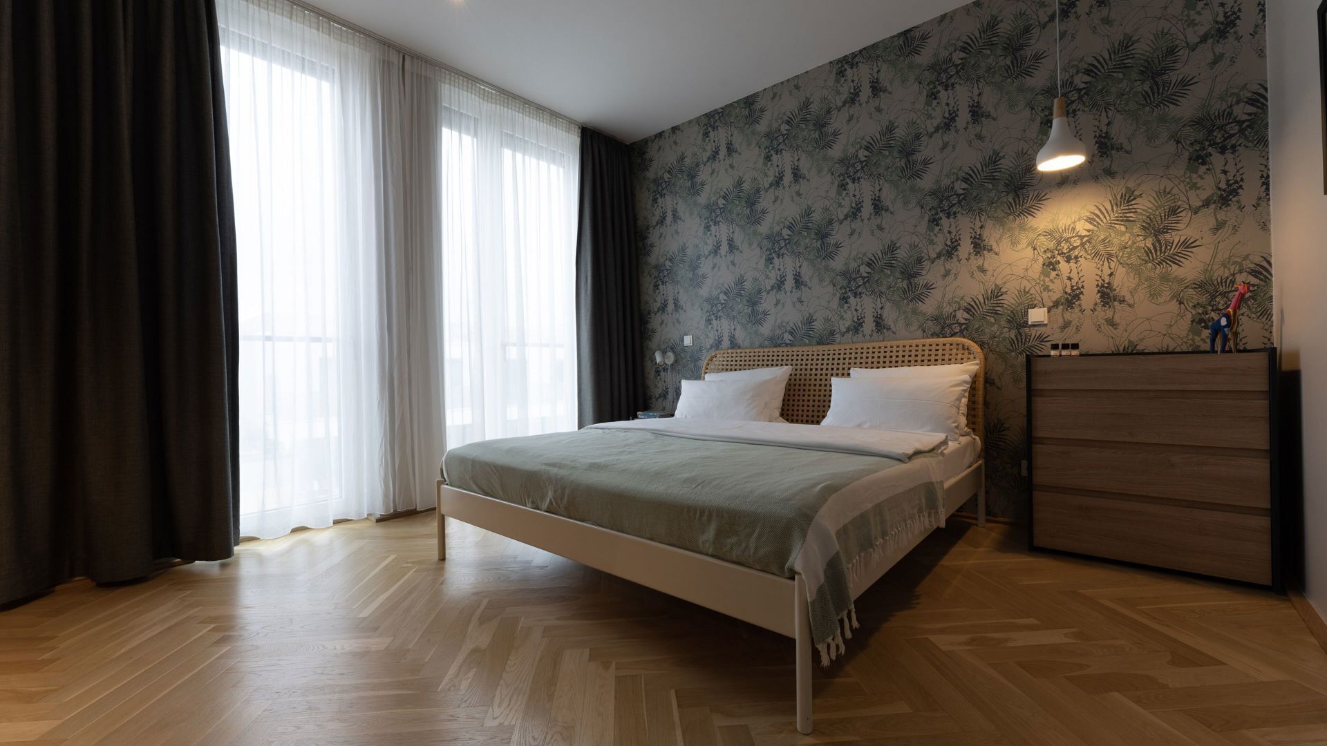 Luxe beddengoed, een minibar, een kluis op de kamer