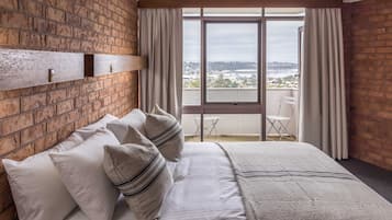 Lookout Deluxe | 1 bedroom, premium bedding, Select Comfort beds, minibar