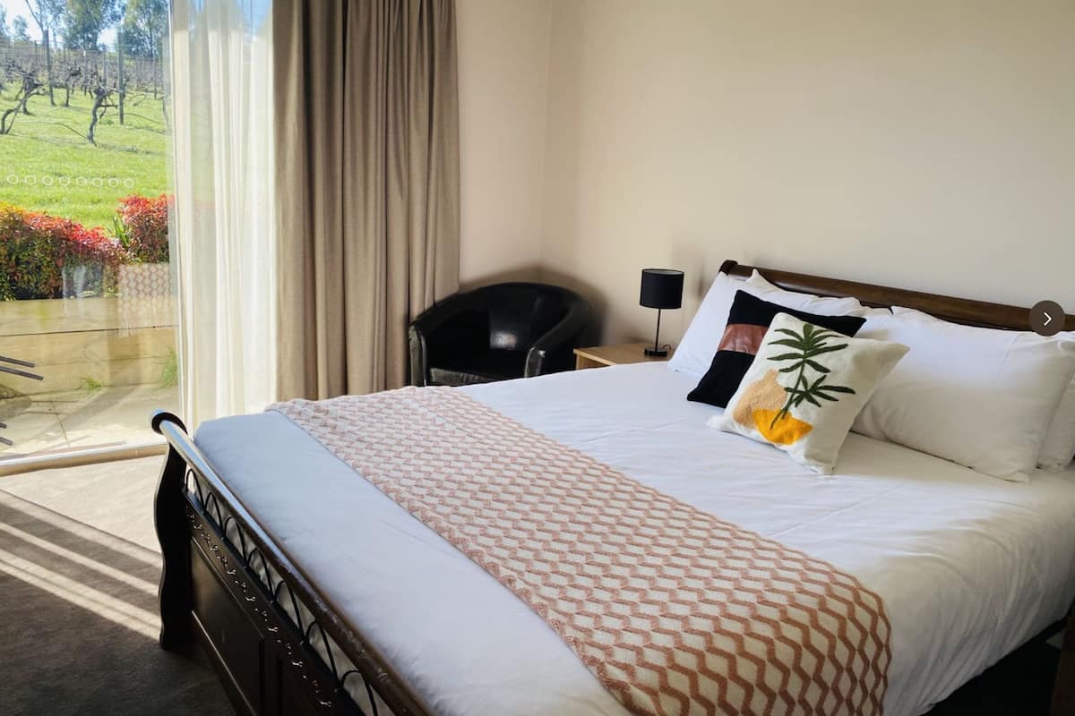 1 bedroom, individually decorated, individually furnished