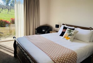 Standard Room With Queen Bed | Individually decorated, individually furnished, blackout curtains - De'Vine Escape (Dixons Creek)