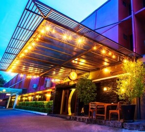 Fachada del alojamiento - Noche