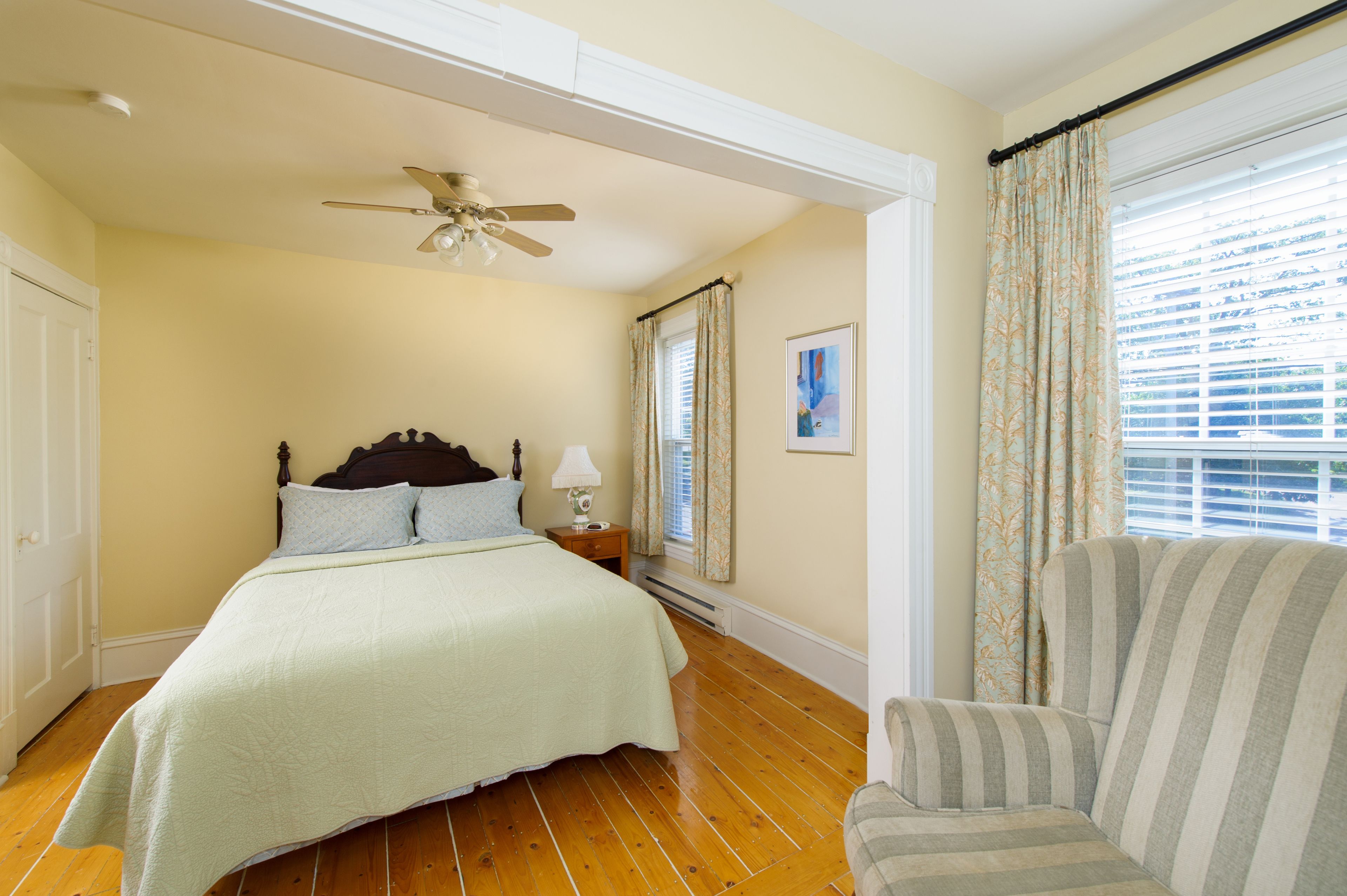 standard room, 1 queen bed | individually decorated, individually furnished, iron/ironing board
