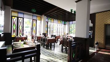 International cuisine, sea views