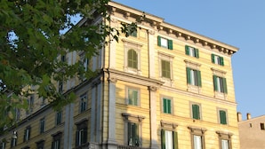 Front of property - Core de Roma Suites (Rome)