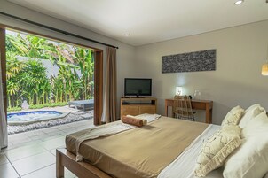 Caja de seguridad en la habitación y escritorio 