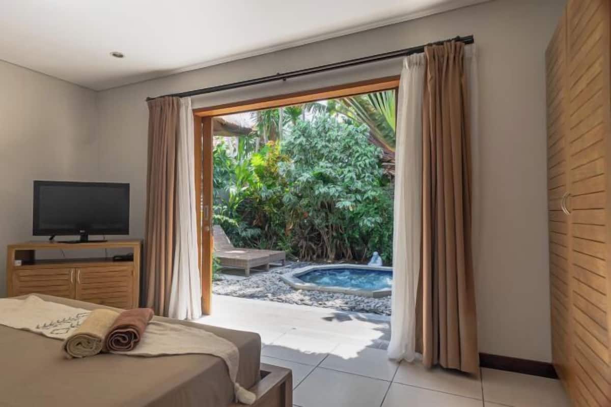 1 bedroom, in-room safe, desk, laptop workspace
