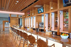 Bar (on property) - Renaissance Edmonton Airport Hotel (Edmonton International Airport)