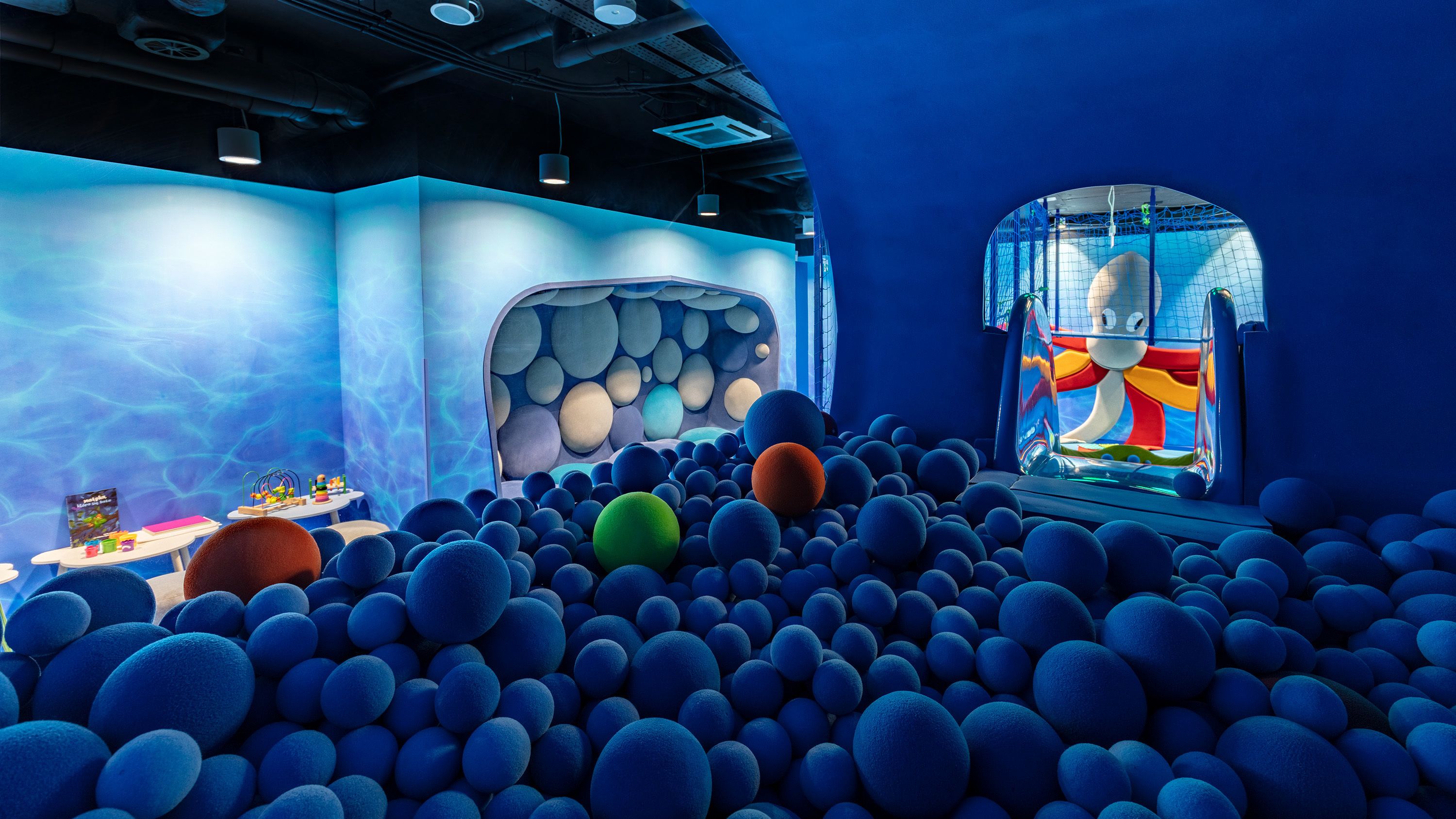 Área de juegos infantiles bajo techo