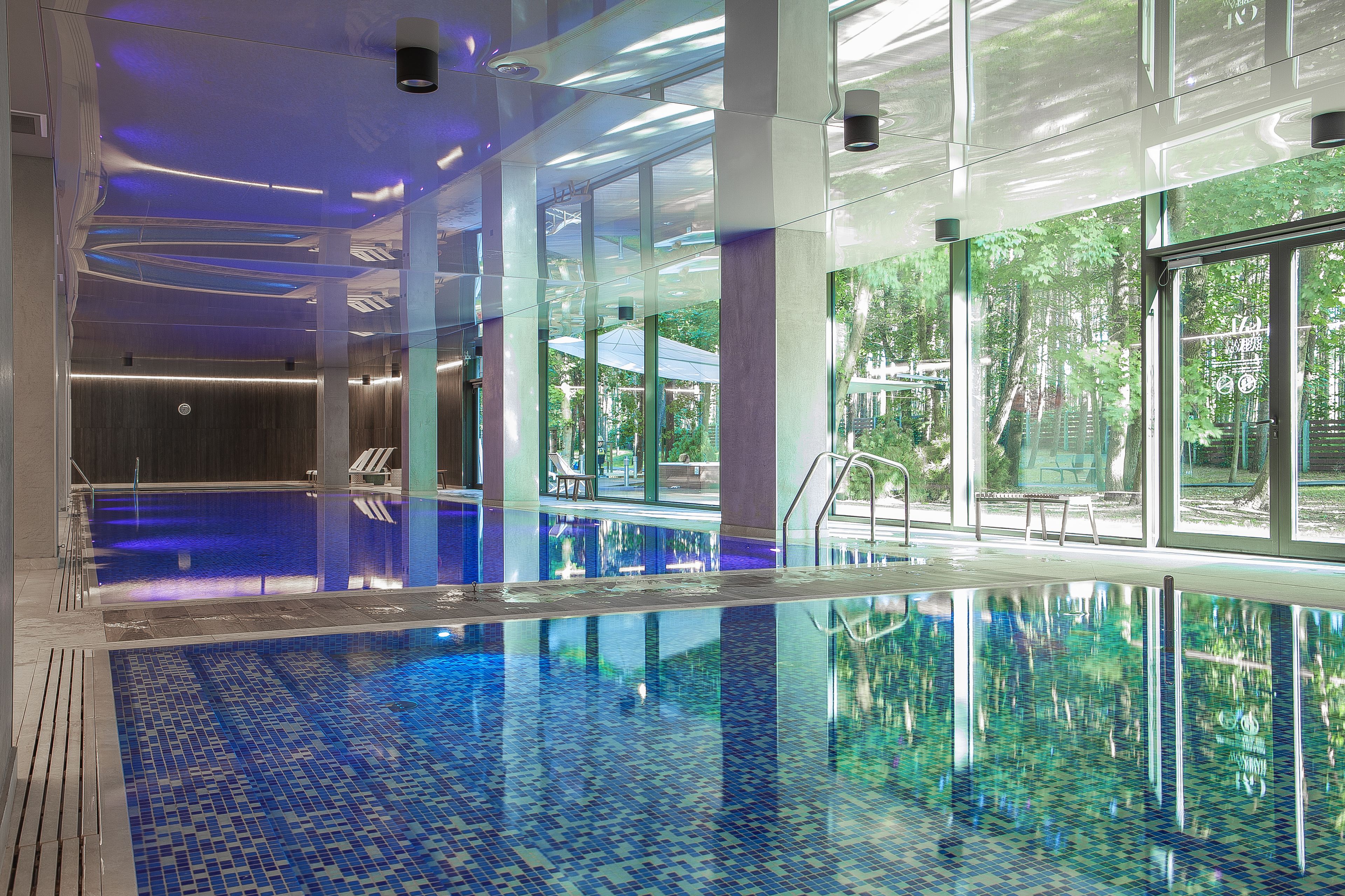 3 indoor pools, seasonal outdoor pool, pool loungers