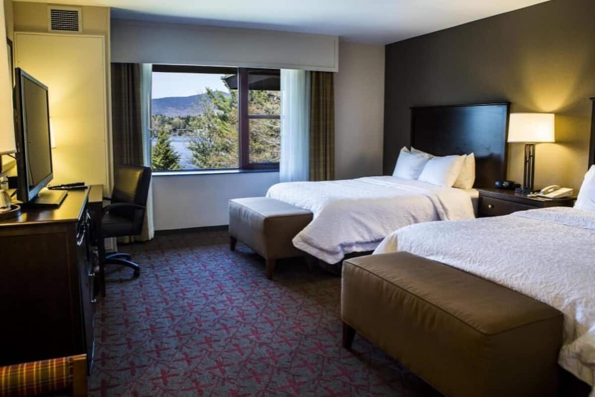 Premium bedding, in-room safe, desk, blackout curtains