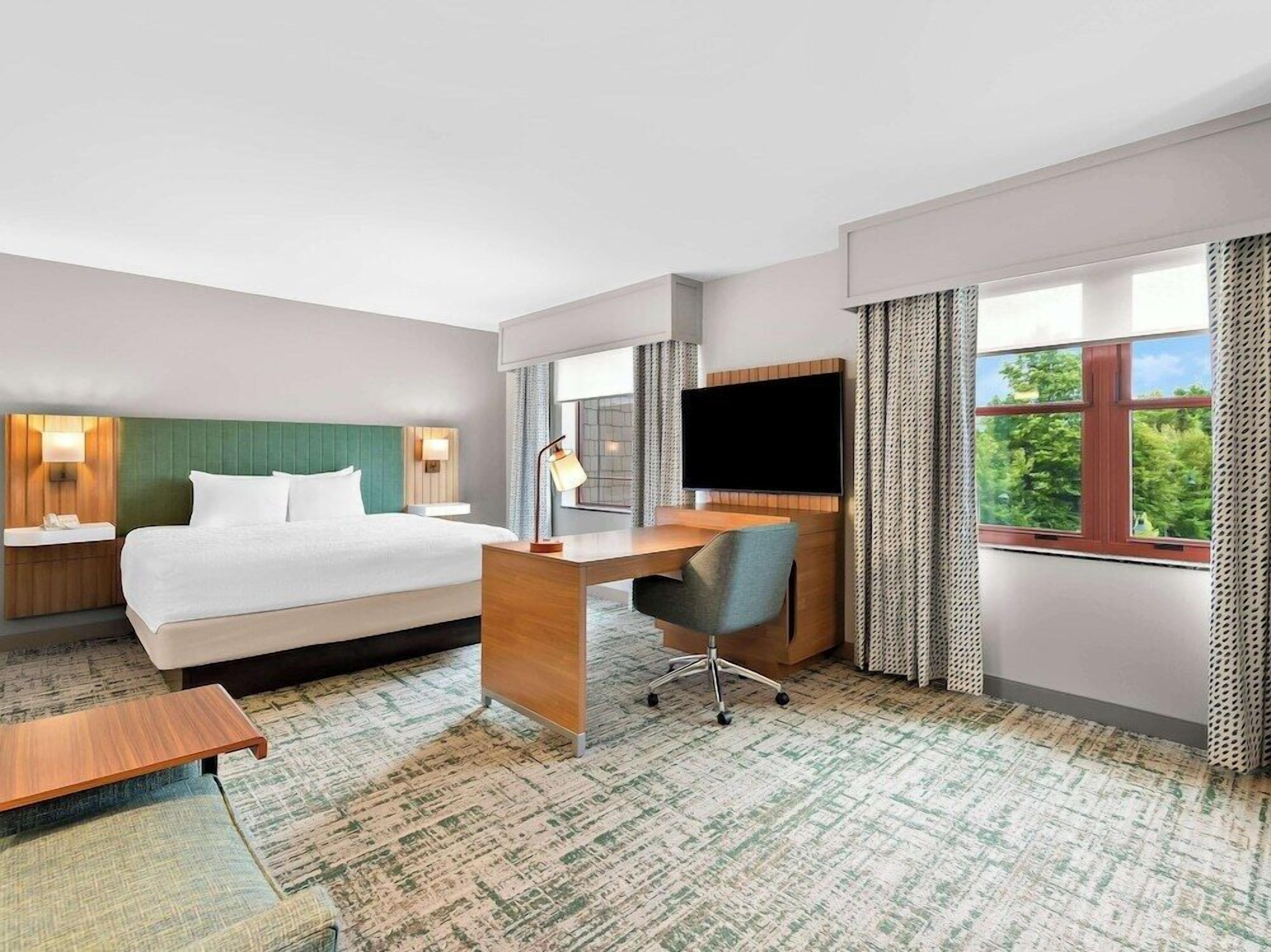 Premium bedding, in-room safe, desk, blackout curtains