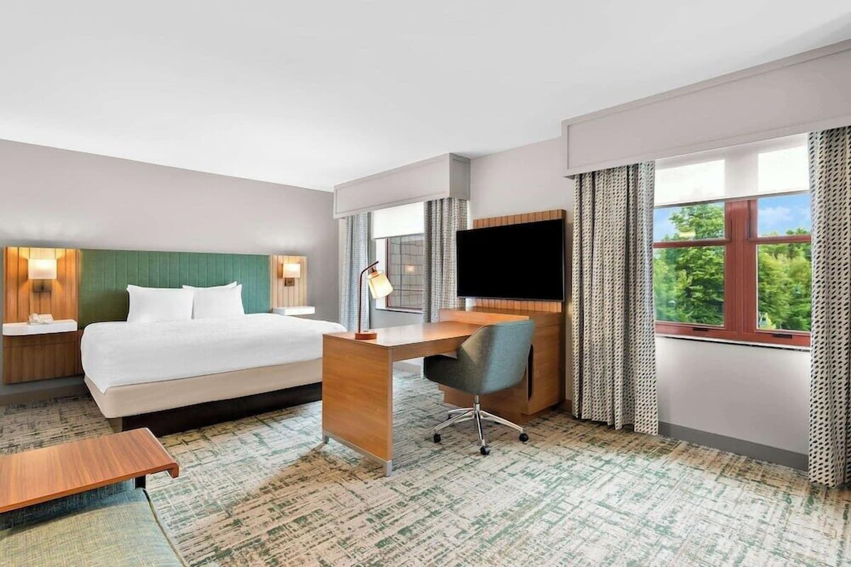 Premium bedding, in-room safe, desk, blackout curtains