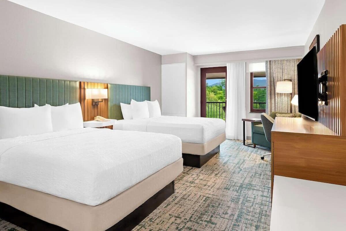Premium bedding, in-room safe, desk, blackout curtains
