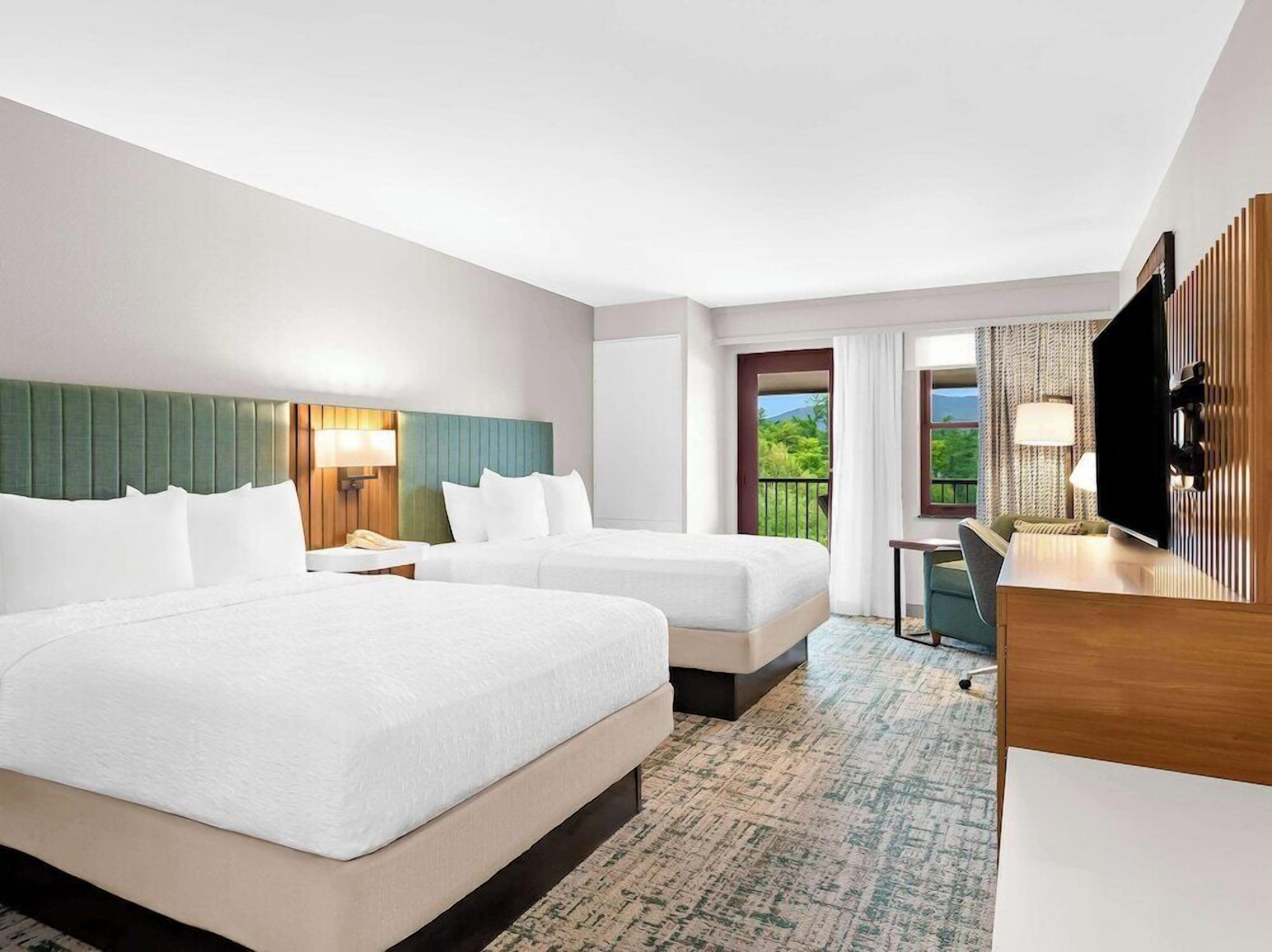 Premium bedding, in-room safe, desk, blackout curtains