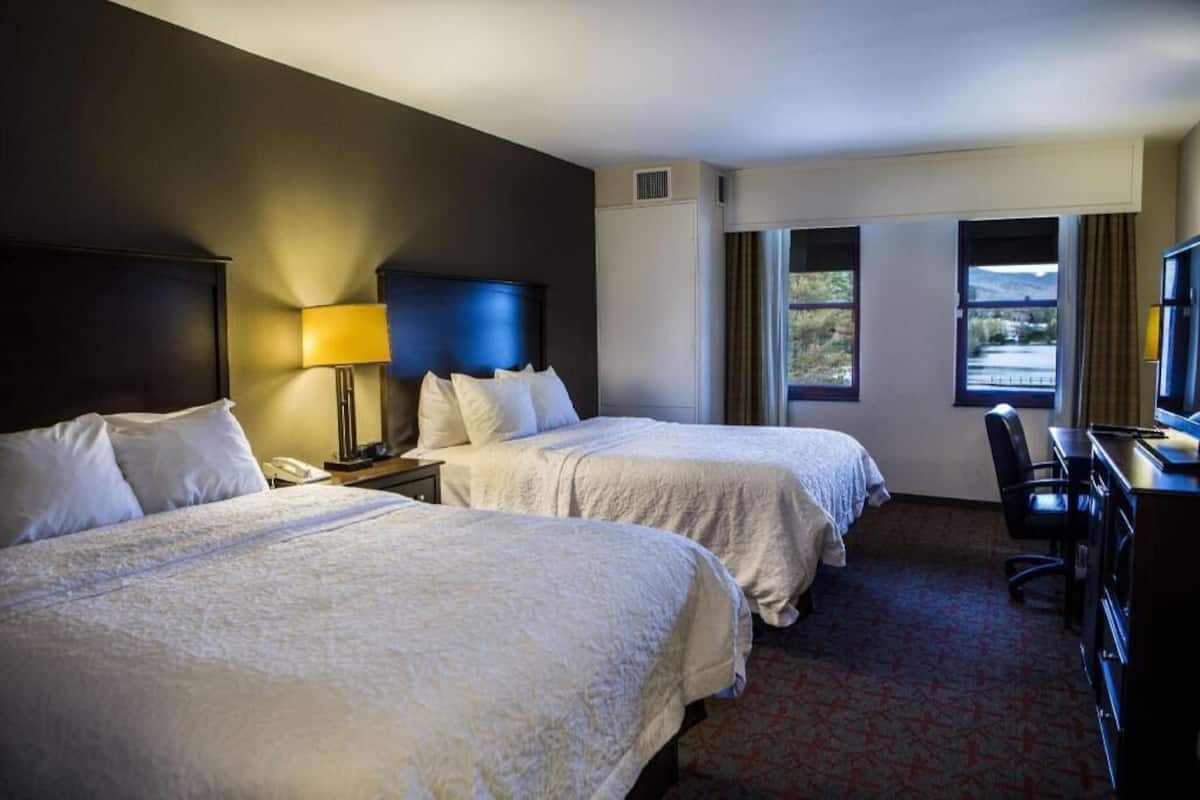 Premium bedding, in-room safe, desk, blackout curtains