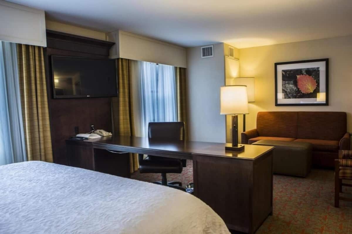 Premium bedding, in-room safe, desk, blackout curtains