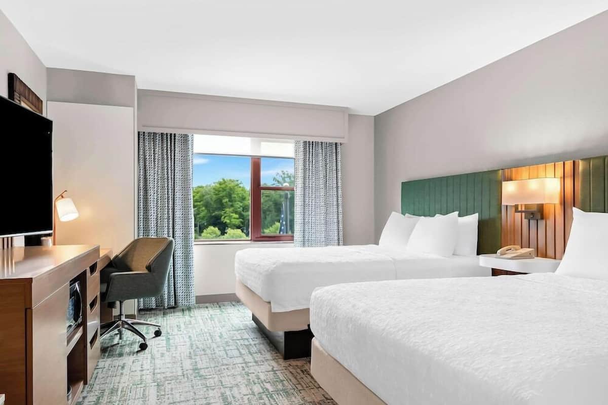 Premium bedding, in-room safe, desk, blackout curtains