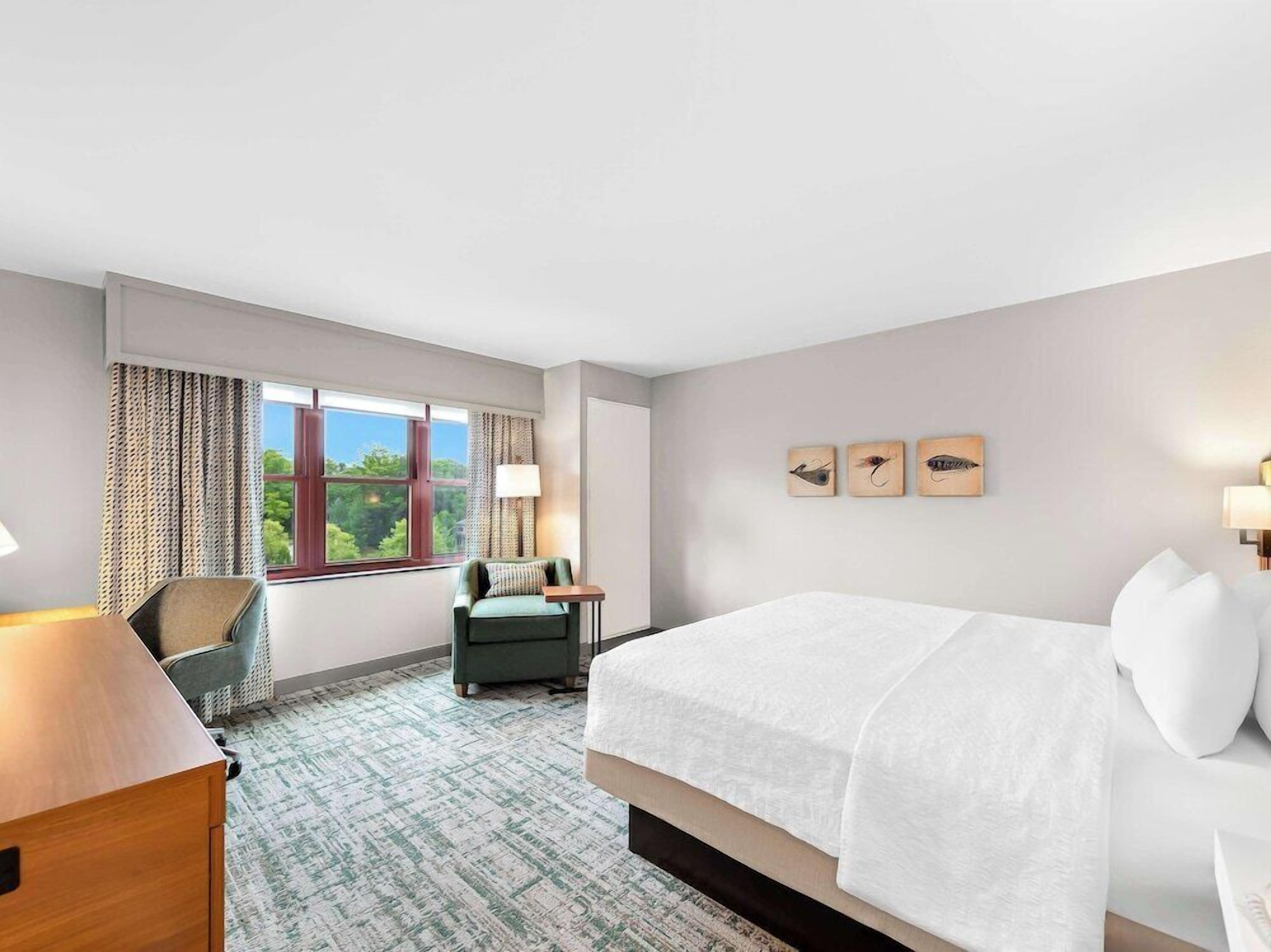 Premium bedding, in-room safe, desk, blackout curtains