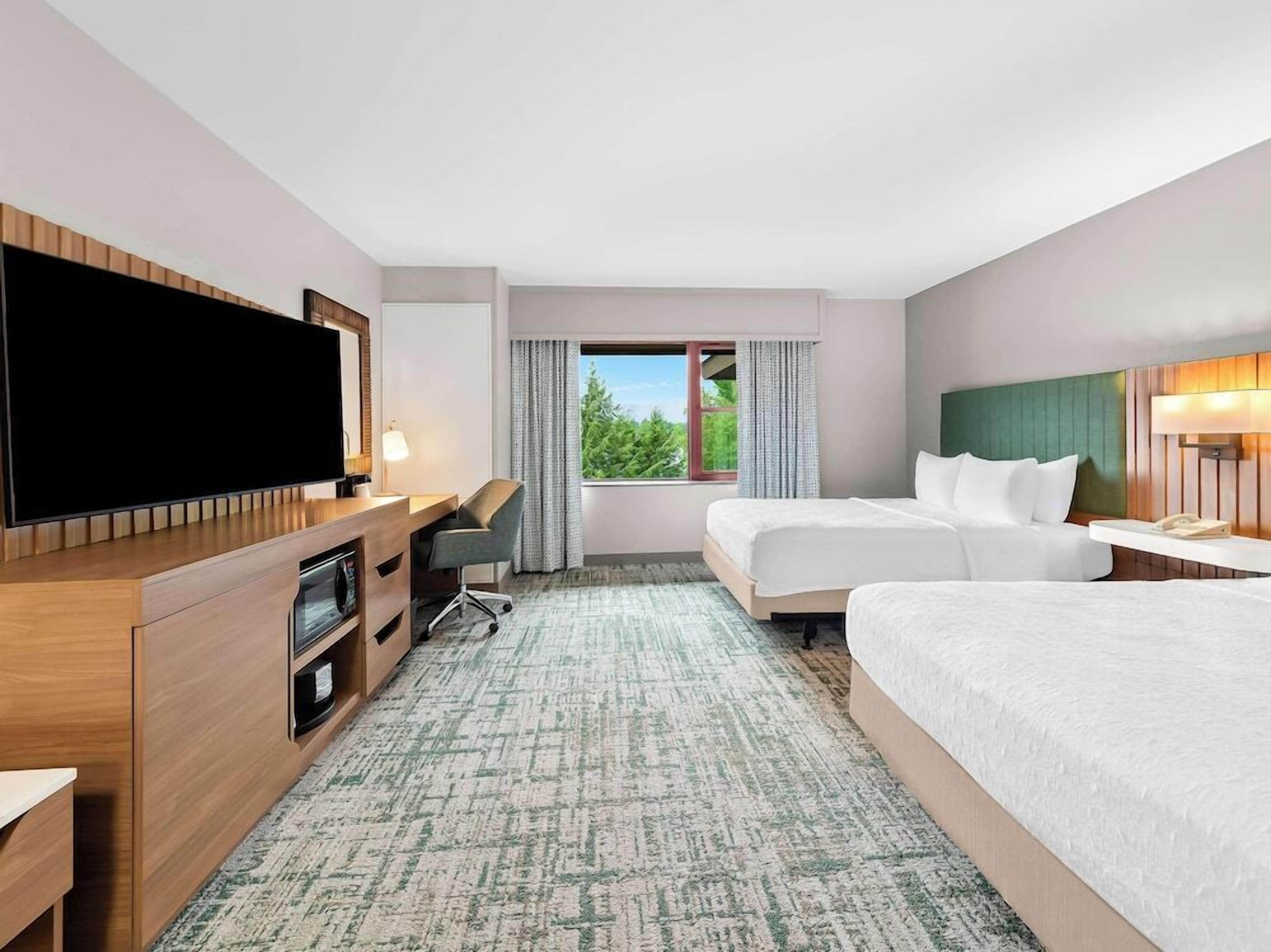 Premium bedding, in-room safe, desk, blackout curtains