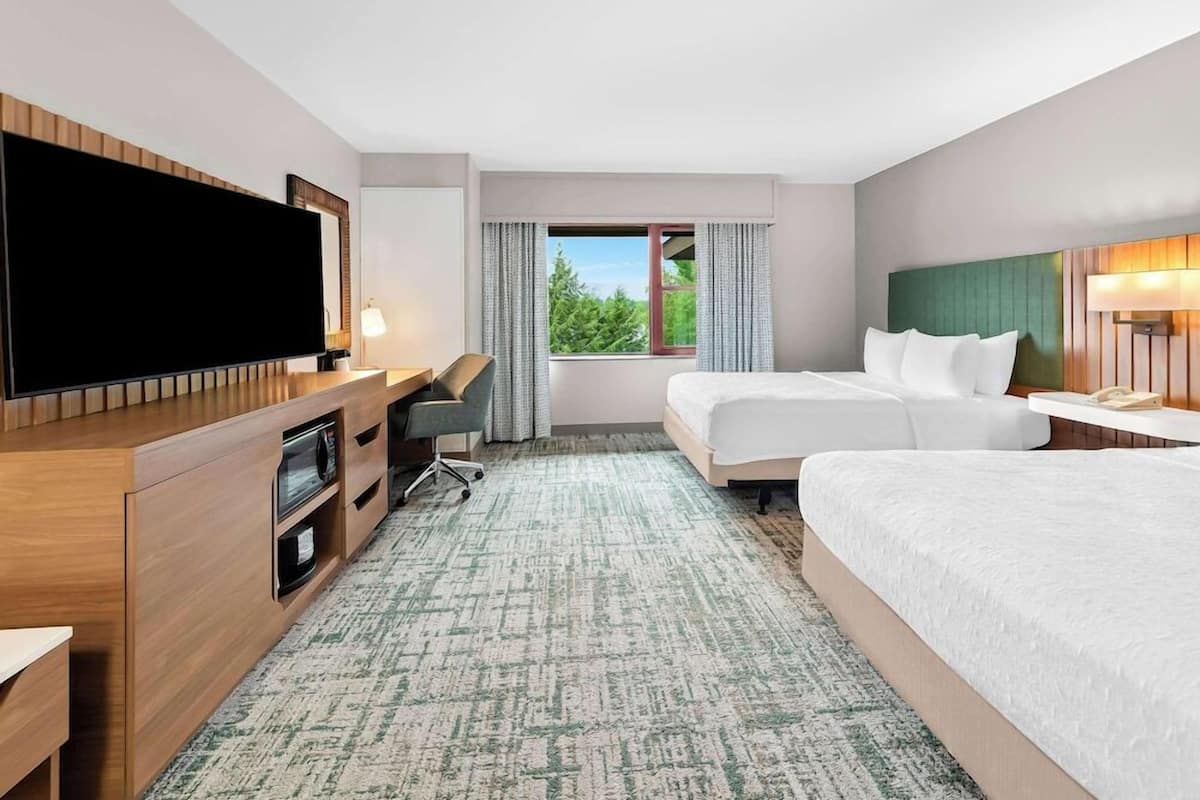 Premium bedding, in-room safe, desk, blackout curtains