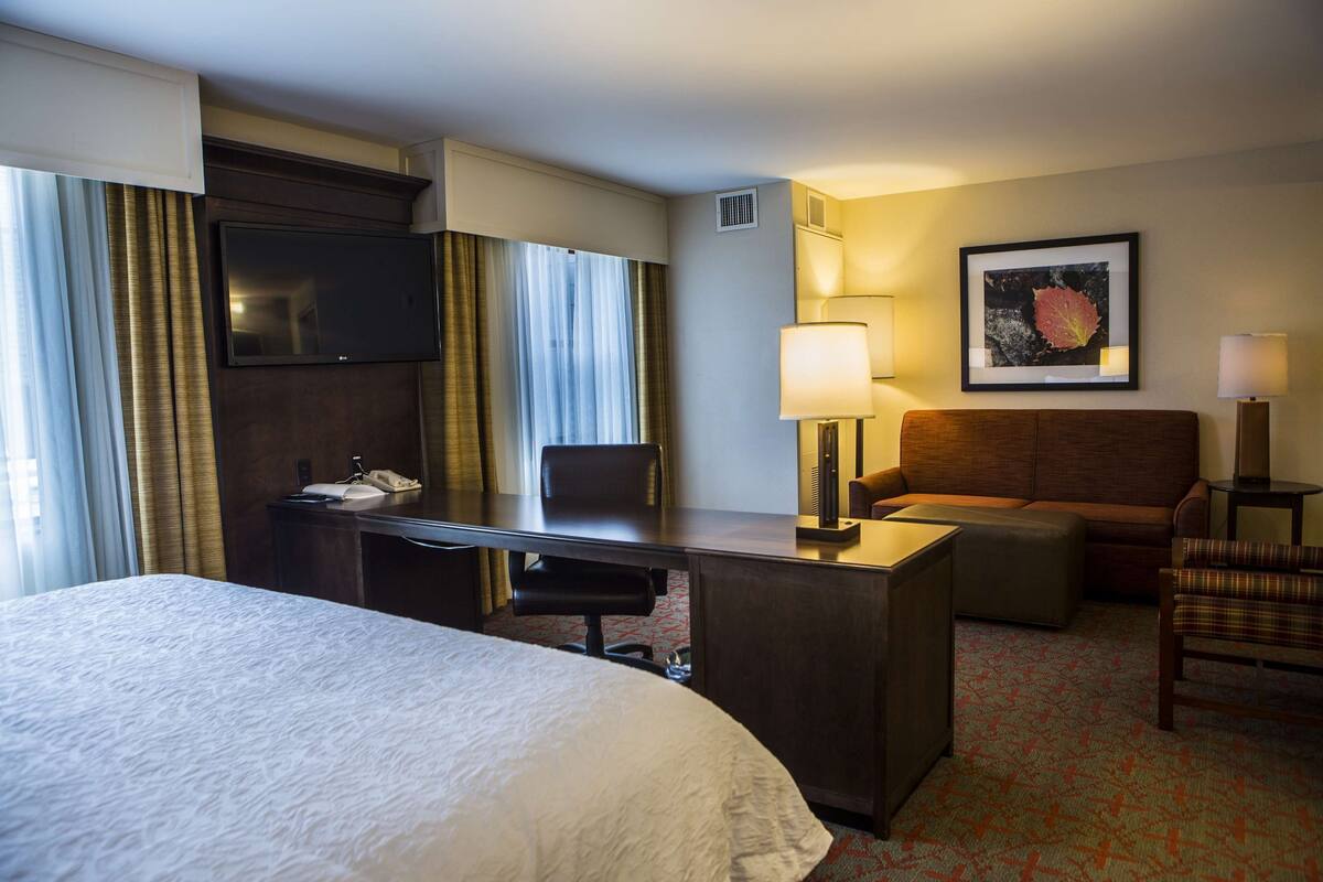 Premium bedding, in-room safe, desk, blackout curtains
