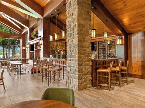 Bar (on property) - Hampton Inn & Suites Lake Placid (Lake Placid)