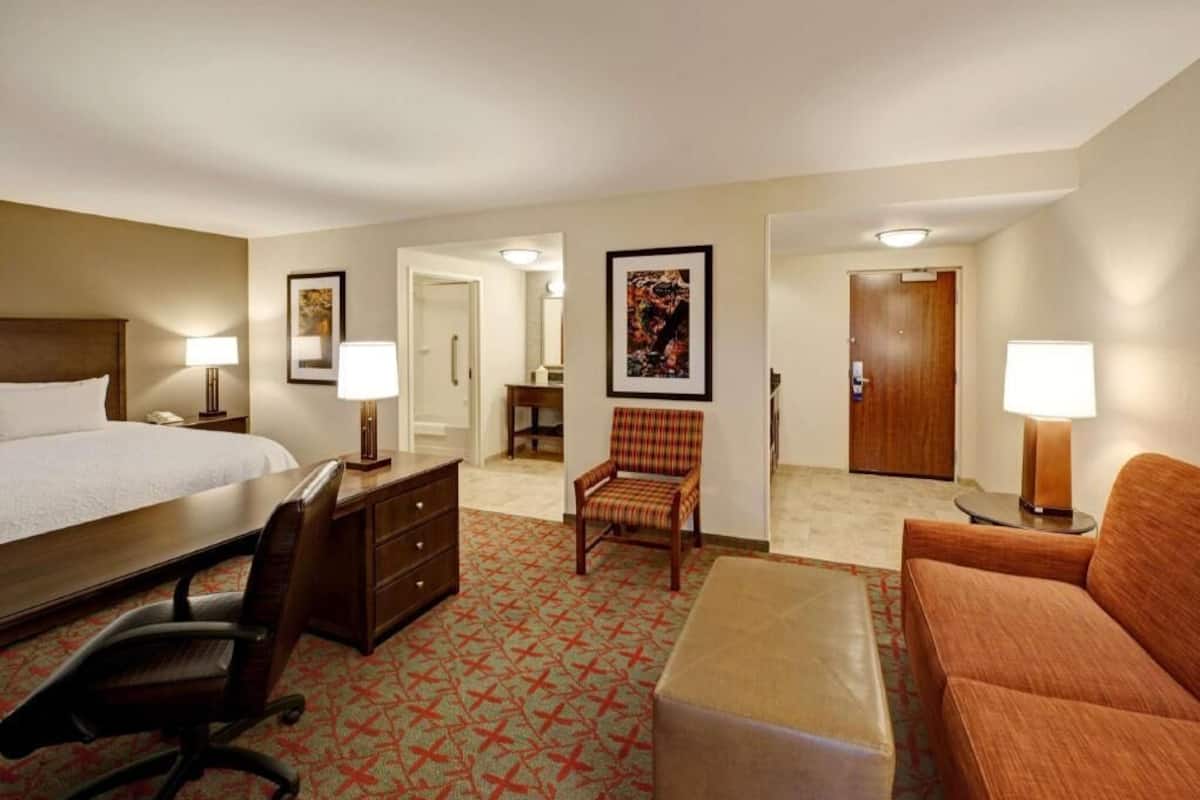 Premium bedding, in-room safe, desk, blackout curtains