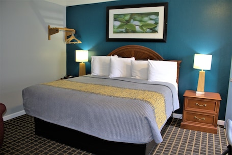 Deluxe Room, 1 King Bed | Blackout drapes, iron/ironing board, free WiFi, bed sheets