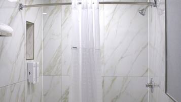 Deluxe Double Room | Bathroom | Hair dryer, towels