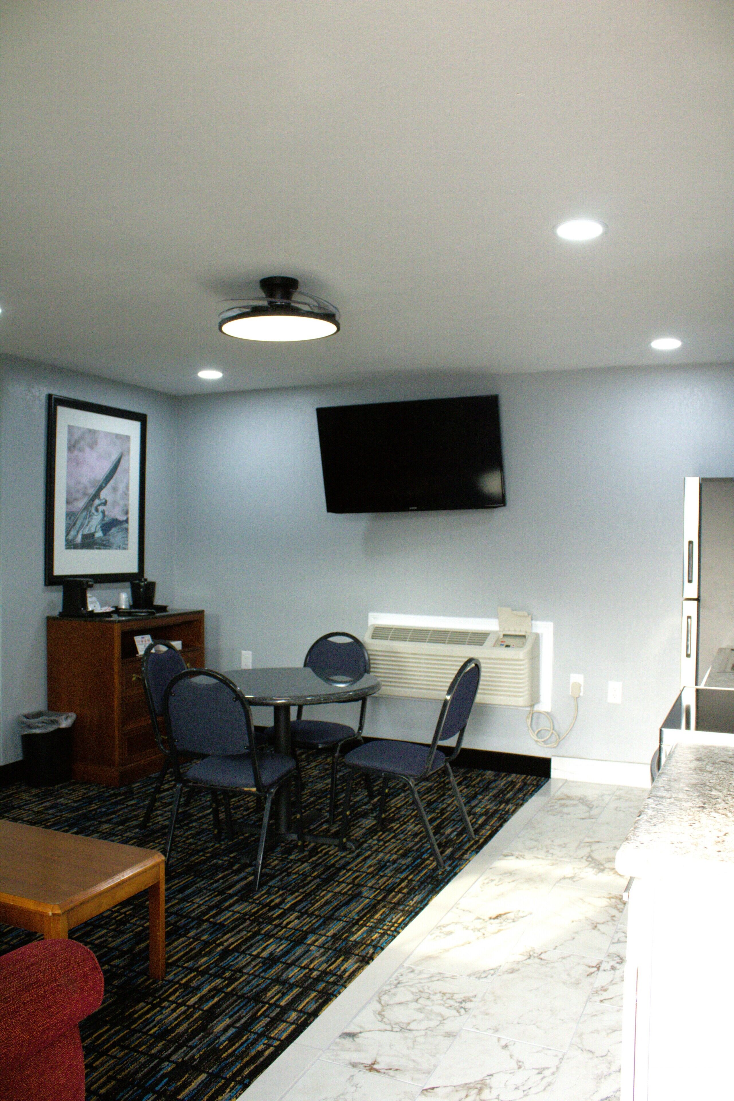 Cortinas blackout, tabla de planchar con plancha y wifi gratis 