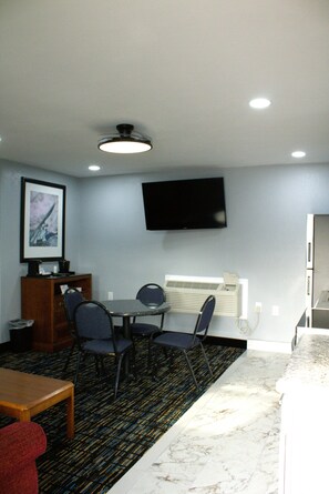 Superior Apartment - HavenPointe Inn & Suites (Scottsburg)