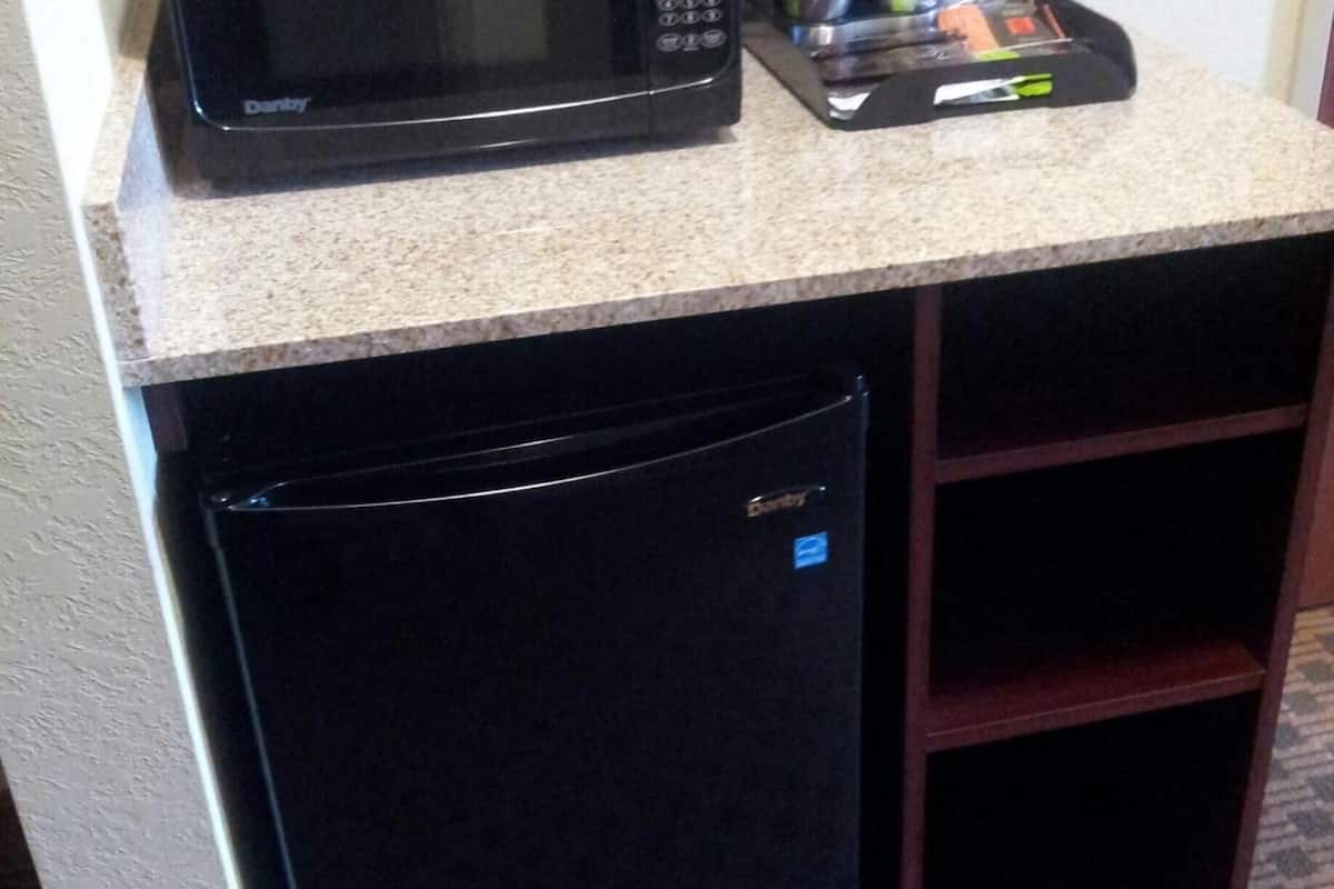 fridge, microwave, coffee/tea maker