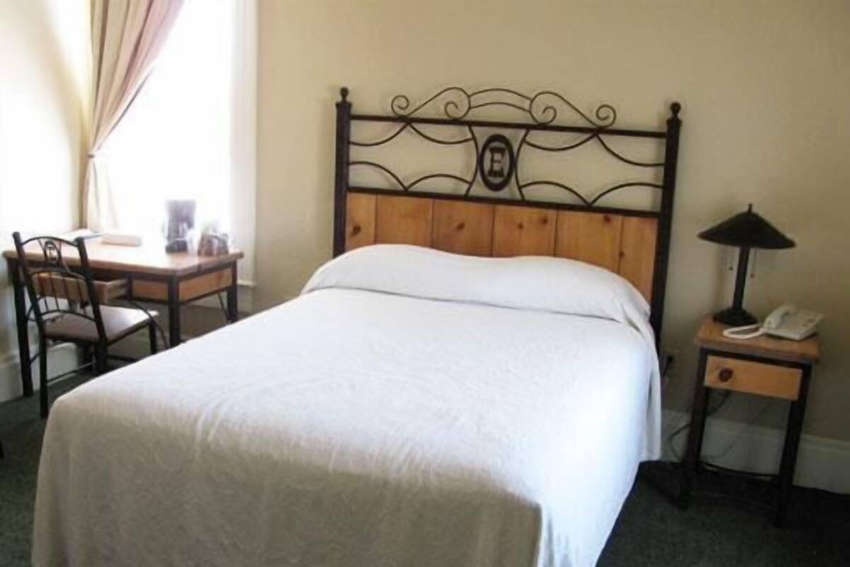 Deluxe Room, 1 Katil Ratu (Queen)