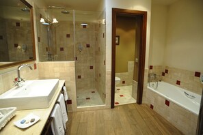 Apartment, 2 Bedrooms (La Terrera) | Bathroom | Free toiletries, hair dryer, bidet, towels